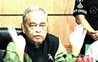 Home Minister Mohiuddin Khan Alamgir addressing a press briefing at Rapid Action Battalion headquarters in the capital on Wednesday. Photo: TV grab 