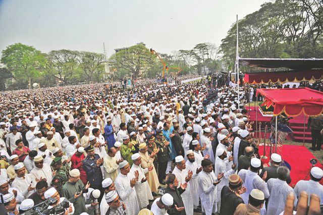 People from all walks of life join the second namaz-e-janaza of late president Zillur Rahman at Jatiya Eidgah Maidan in the capital yesterday afternoon. Photo: Firoz Ahmed