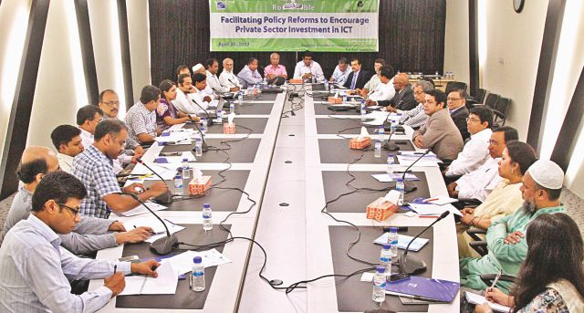 Analysts take part in a roundtable on policy reforms to encourage investment in ICT, co-organised by Bangladesh Association of Software and Information Services and The Asia Foundation, at The Daily Star Centre in Dhaka yesterday. Photo:Star 
