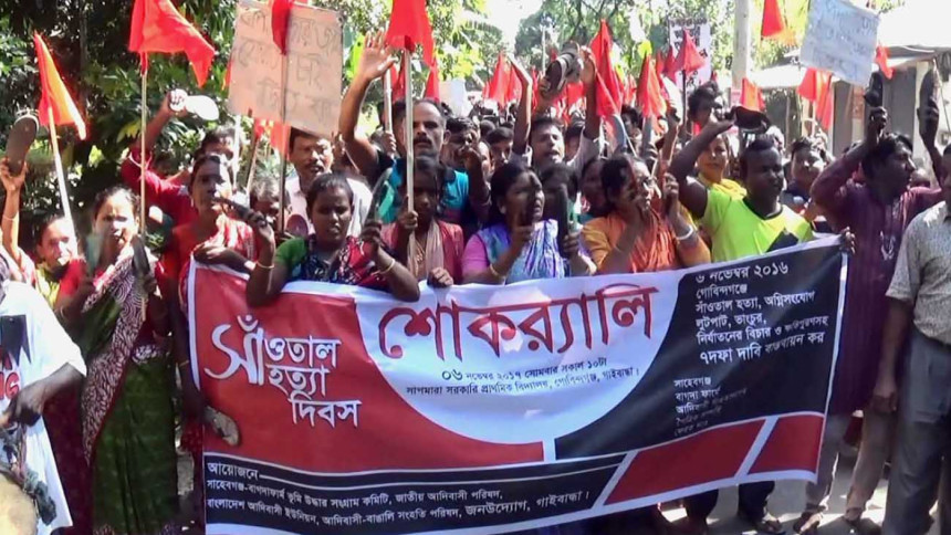 Gaibandha Santals stage demo for justice Santals stage demo demanding justice over attack on them in 2016.