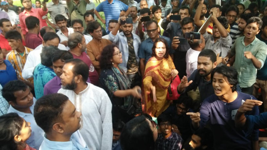 Protesters continue agitation demanding resignation of Jahangirnagar University VC Protesters continue agitation demanding resignation of Jahangirnagar University VC