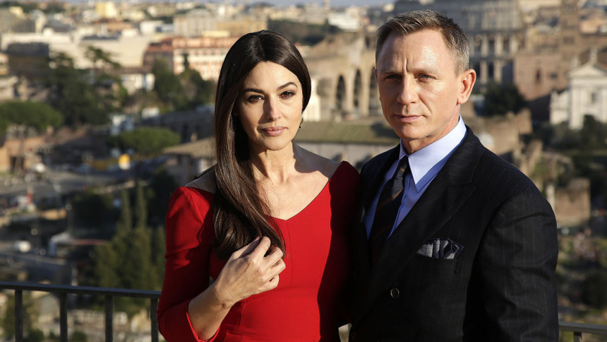 Spectre Actors Daniel Craig (R) and Monica Bellucci pose during a photo call for the new James Bond film "Spectre" in downtown Rome, February 18, 2015. Photo: Reuters