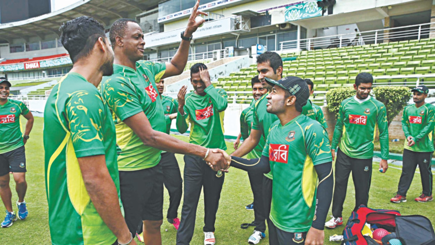 Bangladesh New Bowling Coach Courtney Walsh Shaking Hand with Mushfiqur Rahim Courtney Walsh, New Bowling Coach, Mushfiqur Rahim