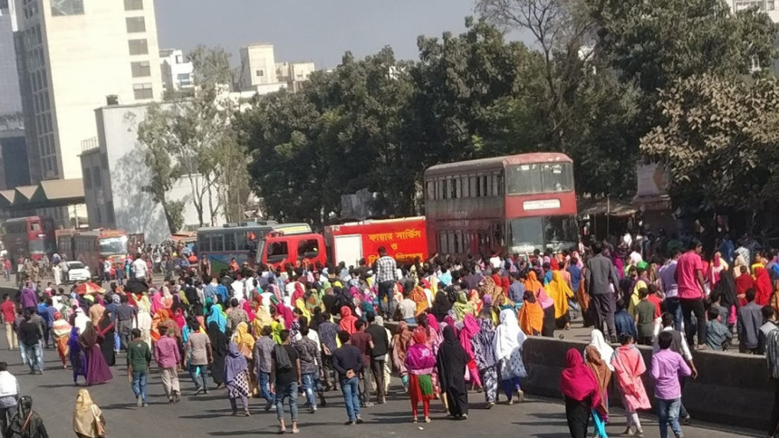 Ready-made garment workers block Dhaka-Mymensingh highway Ready-made garment workers block Dhaka-Mymensingh highway