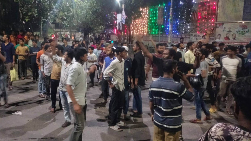Dhaka College Students Clash with New Market traders Dhaka College Students Clash