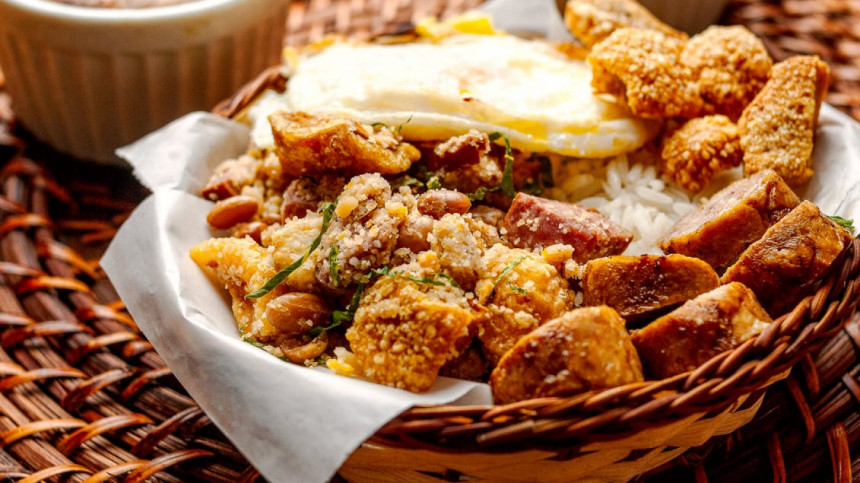 4 ways to use leftover rice Use leftover rice to make 4 different and delicious snacks.