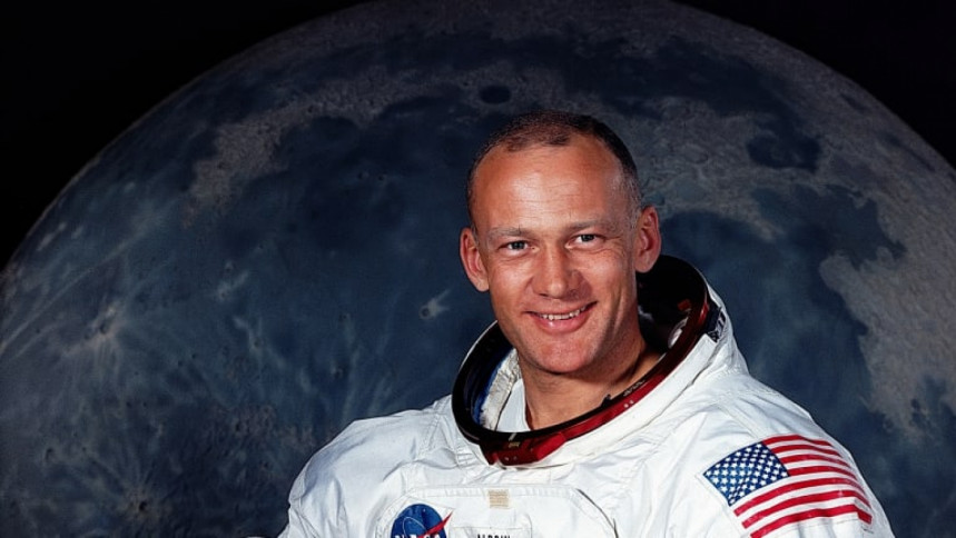 US Astronaut Buzz Aldrin's Apollo 11 jacket sold for $2.7 million US Astronaut Buzz Aldrin's Apollo 11 jacket sold for $2.7 million