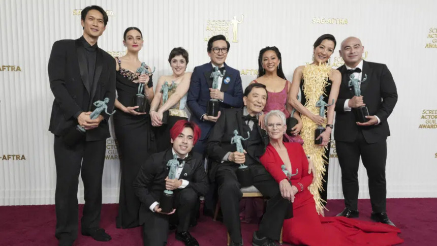‘Everything Everywhere All at Once’ dominates at SAG Awards Everything Everywhere All at Once’