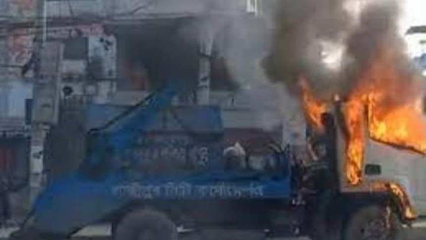 Protest as GCC garbage truck kills RMG worker Protest as GCC garbage truck kills RMG worker