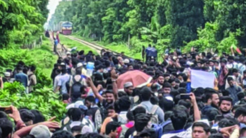 Quota protest: IIUC students block Ctg-Dhaka highway, railway Quota protest: IIUC students block Ctg-Dhaka highway, railway