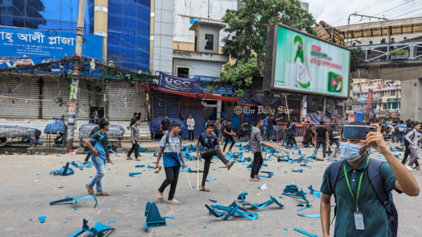 Quota reform protesters confront Awami League rally Mirpur-10 Quota reform protesters confront Awami League rally Mirpur-10