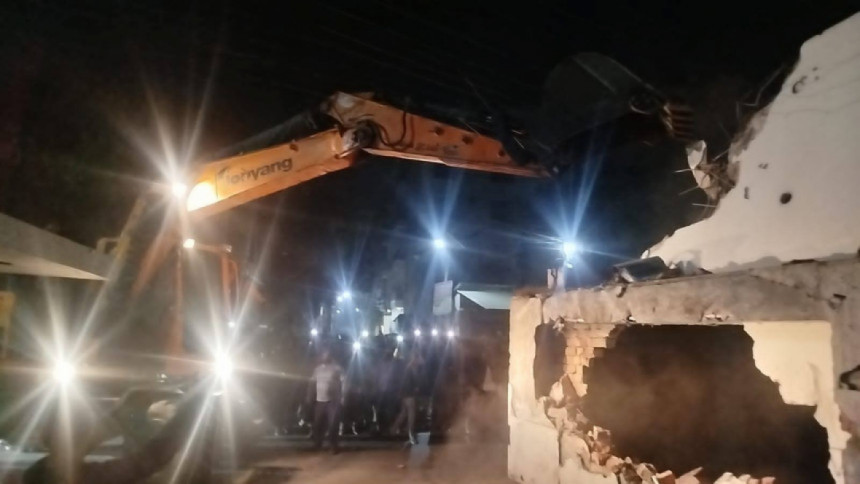 Houses of AL leaders smashed Houses of AL leaders smashed