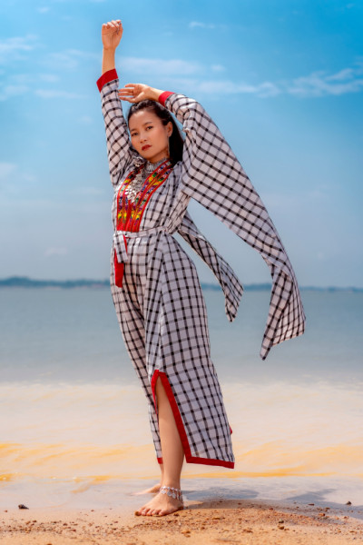 Tenzing Chakma’s tribal collection for Summer 2022 Tenzing Chakma’s new summer collection is now out and showcases inspiration from the people of the Pangkhua community in Rangamati and the Chittagong Hill Tracts of Bangladesh.