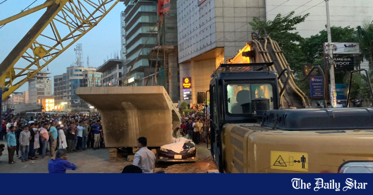 5-dead-as-segment-of-viaduct-falls-on-car-from-crane