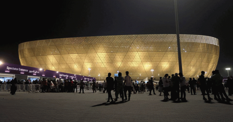 long-lines-and-lack-of-water-mar-qatar-world-cup-stadium-trial