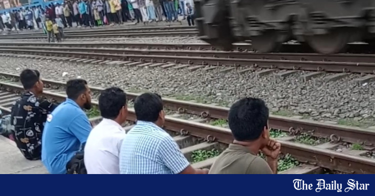 railway-passengers-need-comfortable-seating-arrangement
