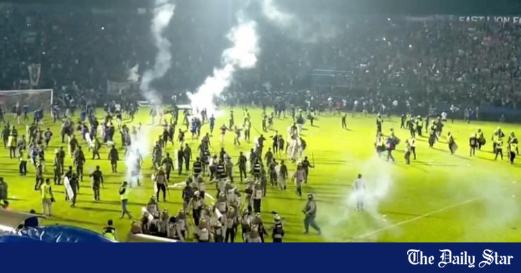 indonesia-s-regional-police-chief-apologises-for-stadium-disaster