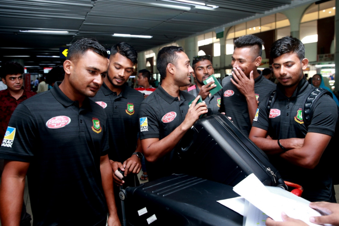 Tigers at airport