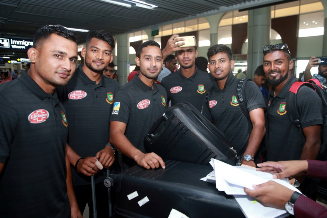 Tigers at airport