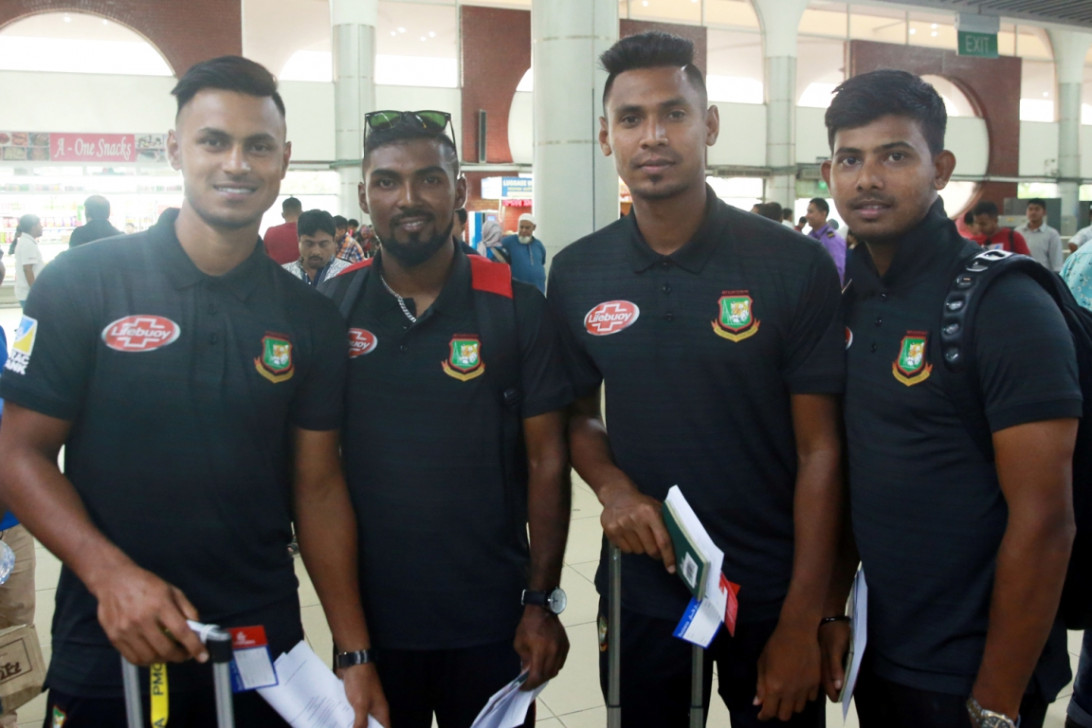 Tigers at airport