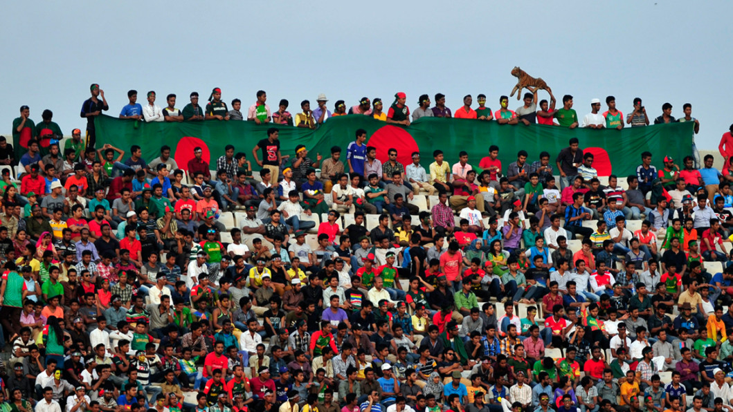 Spectators cheer Spectators cheer