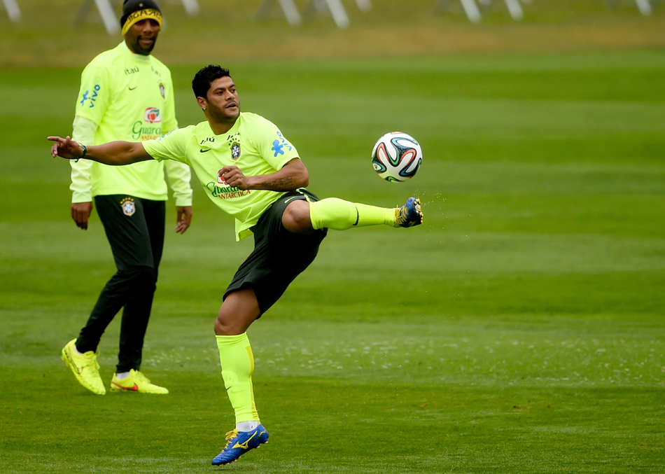 2.	Brazil’s Hulk (F) and Maicon take part in a training session of the Brazilian national football team at the squad's Granja Comary training complex. Photo: Getty Images