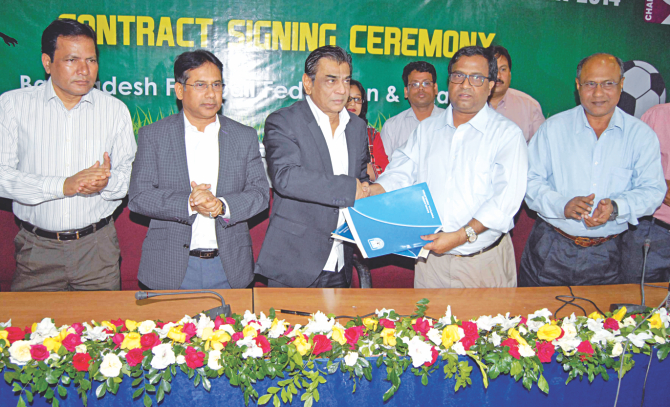 BFF president Kazi Salahuddin (L) and Channel 9 managing director Enayetur Rahman exchange the MoU papers. Photo: Courtesy
