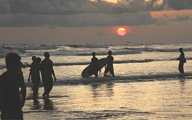 Getting to Cox's Bazar, the world's longest natural sandy beach, takes 18-20 hours by road from Dhaka, which is off-putting. Photo: Anurup Kanti Das