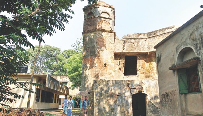 The historic Darul Adalat bearing testimony to Mughal and colonial era architectural features in Chittagong wears down by the day while the government authorities have been grappling for the last one year to decide whether to preserve the centuries-old two-storey building. .Photo: Prabir Das