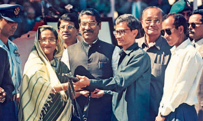 Santu Larma surrenderd weapons to the then Prime Miniser after signing the peace accord. Photo: Star File