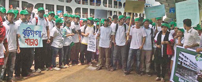 Department of Environmental Management (DEM) of Independent University Bangladesh (IUB) organized a Buriganga River clean-up programme on the occasion of International Biodiversity Day 2014 at Sadar Ghat Terminal in collaboration with Bangladesh Paribesh Andolon (BAPA)