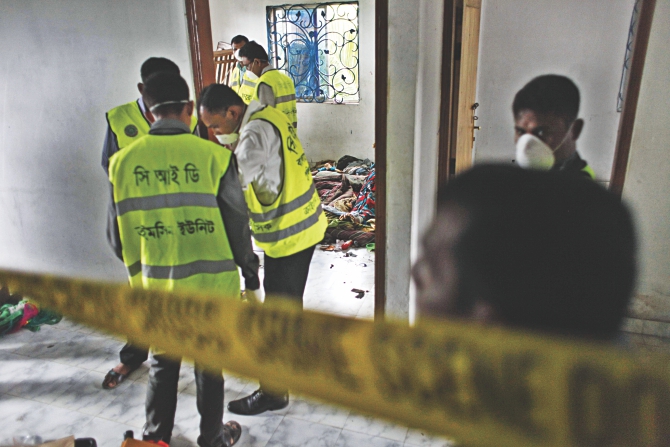 The crime scene unit of CID collecting evidence at a flat in Kadampur of Keraniganj, where a couple and their two children were found dead yesterday. Photo: Rashed Shumon