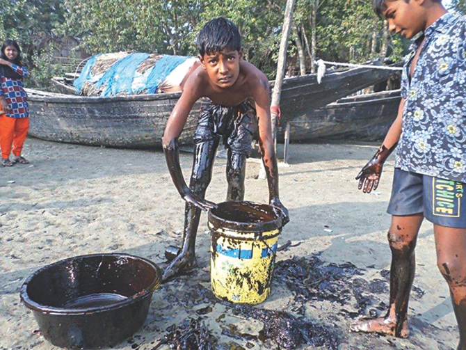 Children collect furnace oil spilt from a drowned tanker in the river Shela. Photo: Banglar Chokh/Pinaki Roy