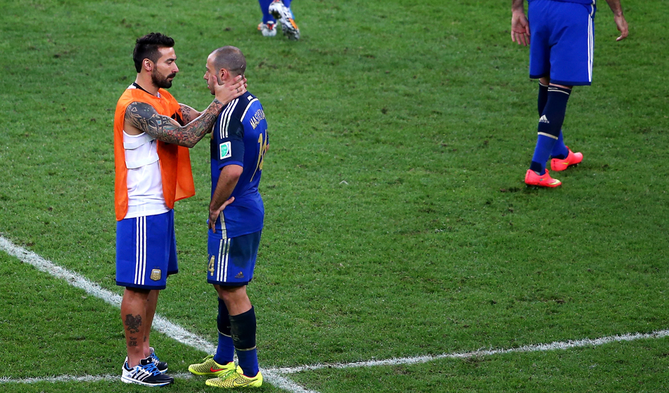 Ezequiel Lavezzi of Argentina consoles teammate Javier Mascherano after being defeated by Germany 1-0 in extra time during their World Cup final match with Germany on July 13, 2014 in Rio de Janeiro, Brazil. Photo: Getty Images