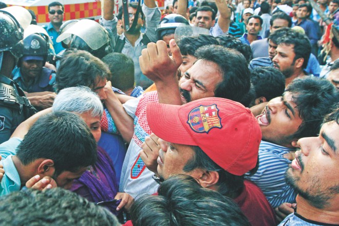 The Mancha spokesperson, Imran H Sarker, obstructed from heading towards Shahbagh intersection. Photo: Palash Khan