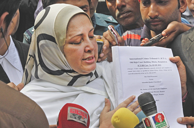 Condemned war criminal Salauddin Quader Chowdhury's wife Farhat showing the media a copy of allegedly the draft verdict. The photo was taken in front of the international crimes tribunal on October 1 last year, right after the verdict was delivered. Photo: File