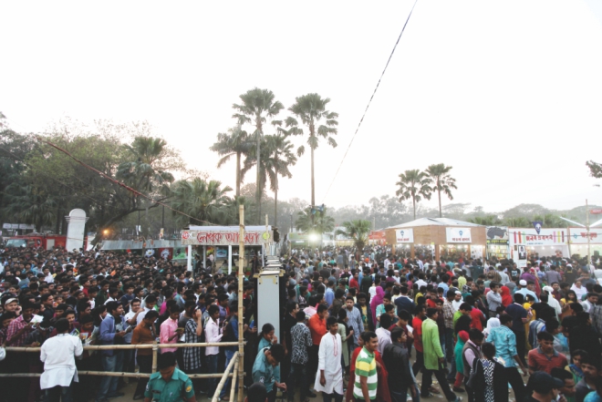 The Boi Mela saw a packed crowd on February 21.  Photo: Ridwan Adid Rupon