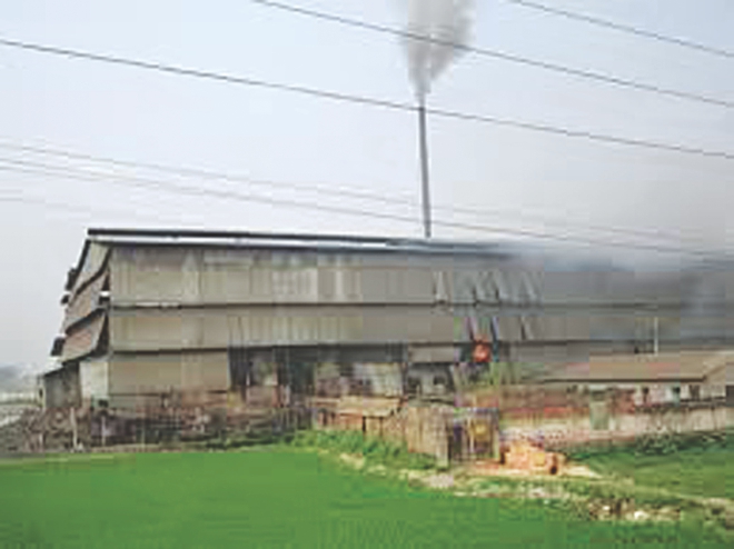 Smoke spewing out of a factory in Narayanganj city, which according to WHO has the 17th worst urban air on earth.   Photo: File 