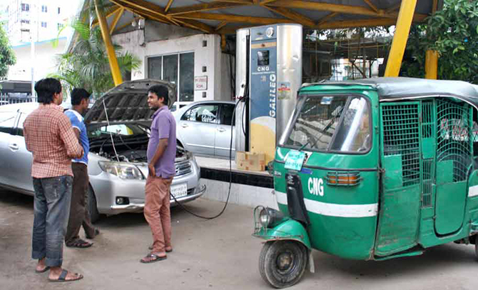 This July 5 last file photo shows that vehicles refueling at CNG stations. 