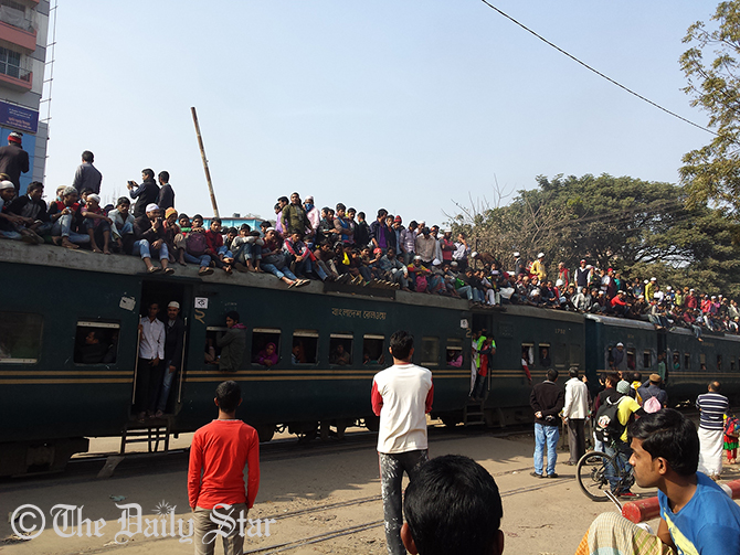 Devotees, who join Biswa Ijtema on the Turag river bank at Tongi of Gazipur, climb on the rooftop of a train to go to their destinations after concluding the three-day Ijtema on Sunday afternoon. Photo: STAR
