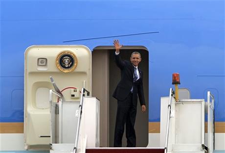 President Barack Obama waves as he boards Air Force One at the Royal Malaysian Air Force base in Subang, Malaysia on Monday before heading to Ninoy Aquino International Airport in Pasay, Philippines. Photo: AP