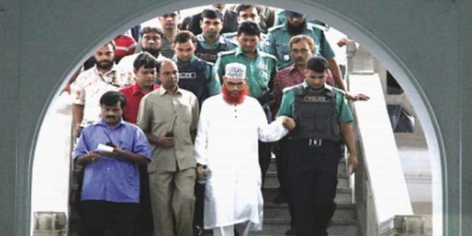In this Star photo taken on September 21, 2010, Jamaat-e-Islami Nayeb-e-Amir Delawar Hossain Sayedee is leaving a war crime tribunal after a session amid strict security. 