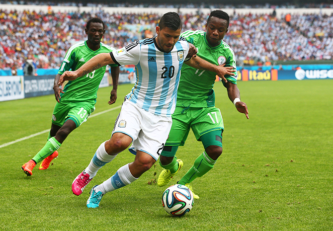 Sergio Aguero of Argentina controls the ball against Ogenyi Onazi of Nigeria during the 2014 FIFA World Cup Brazil Group F match between Nigeria and Argentina at Estadio Beira-Rio on June 25, 2014 in Porto Alegre, Brazil. Photo: Getty Images